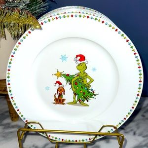 The grinch set of 4 plates